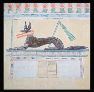 Anubis, egyptský bůh mrtvých, ležící na vrcholu sarkofágu, nástěnná malba v údolním chrámu pyramidy Menkaure, Stará říše, cca 2613-2494 př.nl (nástěnná malba)